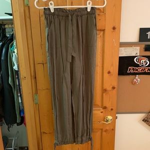 Lulu’s women’s flowy pants